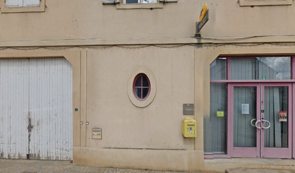 Retrouvez toutes les informations de contacts et horaires d&rsquo;ouverture pour La Poste Agence Communale BAYET Mairie situé à Bayet dans le département Allier (03). Pour effectuer envoyer vos colis (colissimo, chronopost, suivi colis), une gestion bancaire (banque postal, French Bank), [&hellip;]