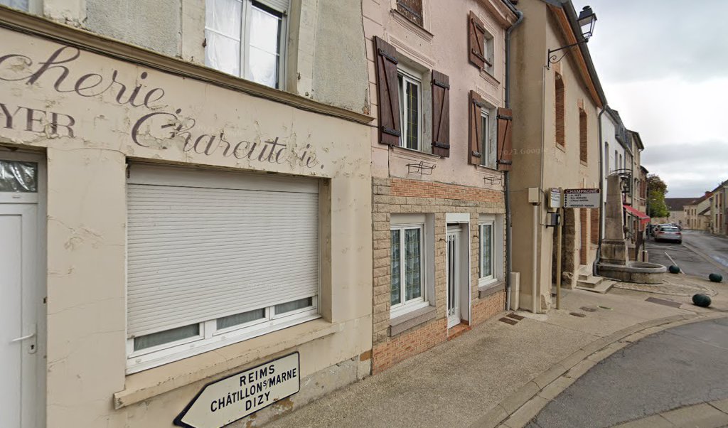 Retrouvez toutes les informations de contacts et horaires d&rsquo;ouverture pour Relais Pickup LES DELICES DE LA FONTAINE situé à Damery dans le département Marne (51). Pour effectuer envoyer vos colis (colissimo, chronopost, suivi colis), une gestion bancaire (banque postal, French [&hellip;]