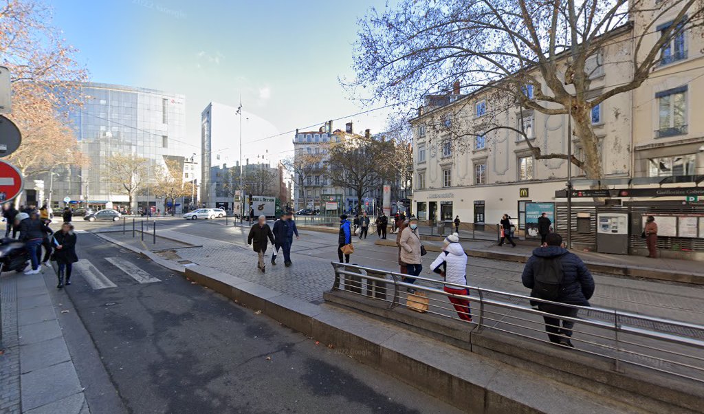 Retrouvez toutes les informations de contacts et horaires d&rsquo;ouverture pour Relais Pickup CASINO SUPERMARCHE situé à Lyon dans le département Rhône (69). Pour effectuer envoyer vos colis (colissimo, chronopost, suivi colis), une gestion bancaire (banque postal, French Bank), votre courrier [&hellip;]