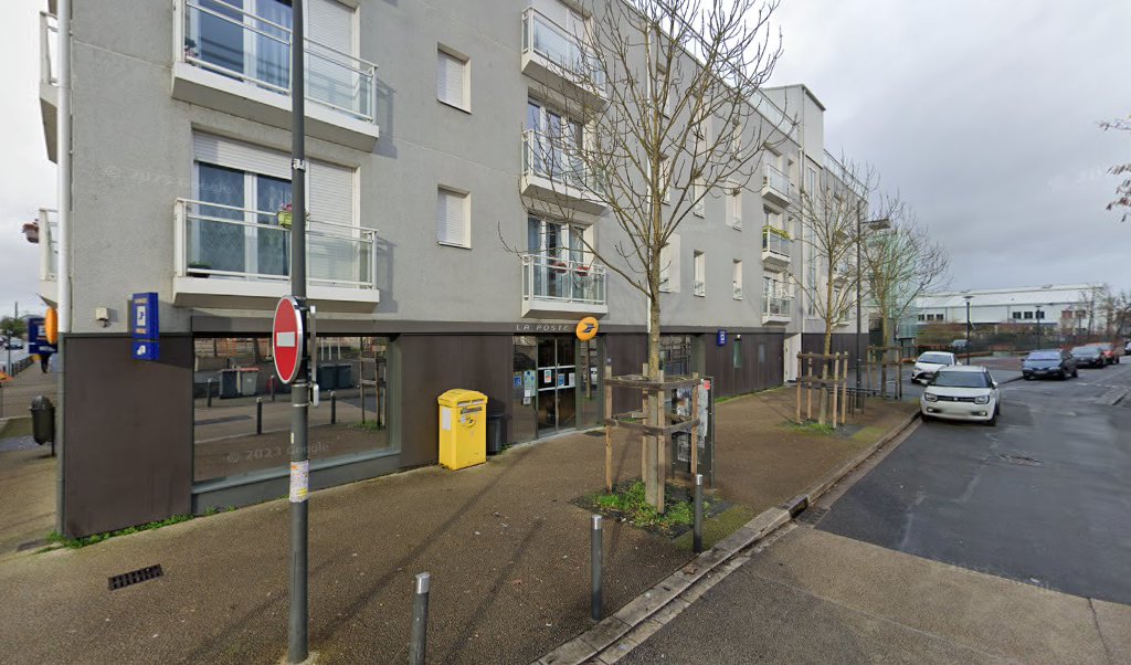 Retrouvez toutes les informations de contacts et horaires d&rsquo;ouverture pour La Poste SAINT PIERRE DES CORPS situé à St pierre des corps dans le département Indre-et-Loire (37). Pour effectuer envoyer vos colis (colissimo, chronopost, suivi colis), une gestion bancaire (banque [&hellip;]