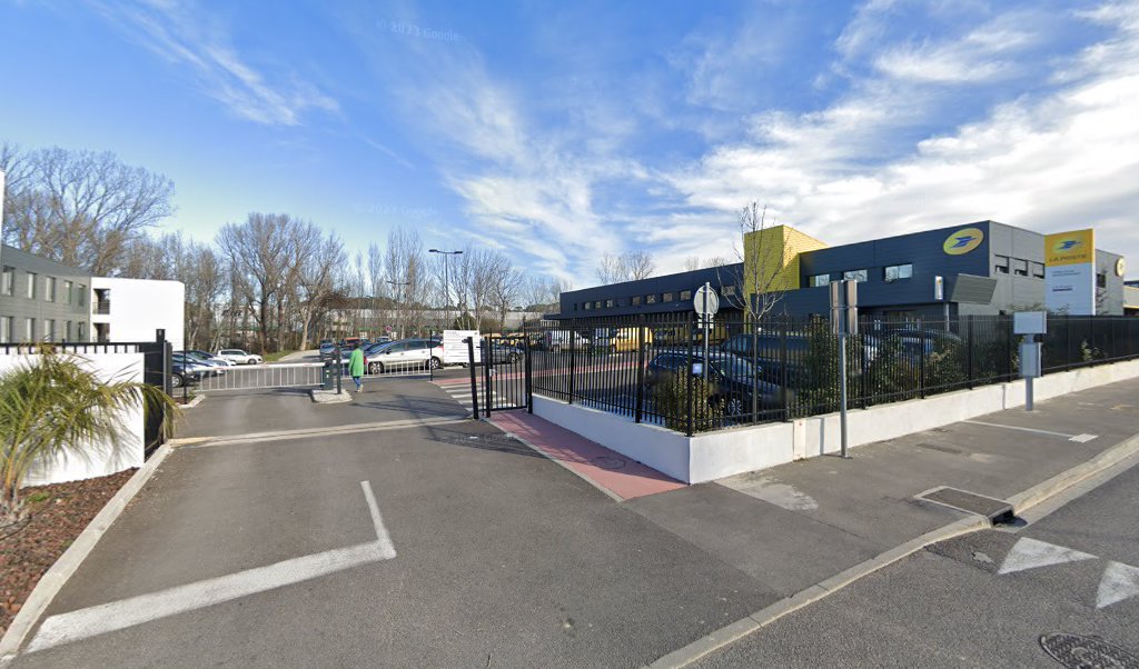 Retrouvez toutes les informations de contacts et horaires d&rsquo;ouverture pour Relais Pickup LA POSTE CARREPRO AIX EN PROVENCE situé à Aix en provence dans le département Bouches-du-Rhône (13). Pour effectuer envoyer vos colis (colissimo, chronopost, suivi colis), une gestion bancaire [&hellip;]