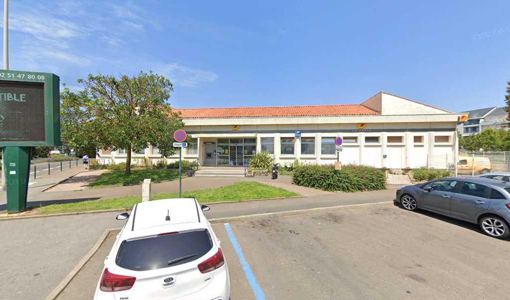 Retrouvez toutes les informations de contacts et horaires d&rsquo;ouverture pour La Poste LES SABLES D&rsquo;OLONNE situé à Les sables d olonne dans le département Vendée (85). Pour effectuer envoyer vos colis (colissimo, chronopost, suivi colis), une gestion bancaire (banque postal, [&hellip;]