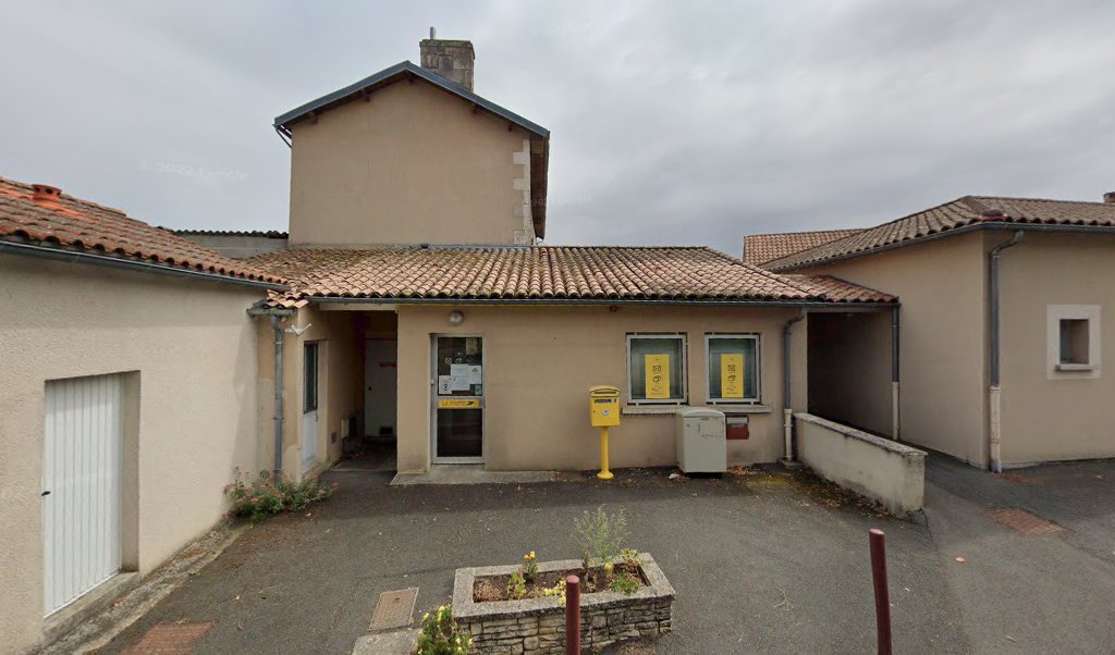 Retrouvez toutes les informations de contacts et horaires d&rsquo;ouverture pour La Poste Agence Communale BERUGES Mairie situé à Beruges dans le département Vienne (86). Pour effectuer envoyer vos colis (colissimo, chronopost, suivi colis), une gestion bancaire (banque postal, French Bank), [&hellip;]