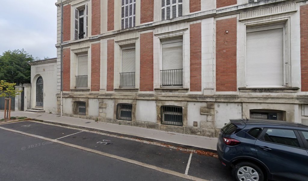 Retrouvez toutes les informations de contacts et horaires d&rsquo;ouverture pour La Poste CHATEAU RENAULT situé à Chateau renault dans le département Indre-et-Loire (37). Pour effectuer envoyer vos colis (colissimo, chronopost, suivi colis), une gestion bancaire (banque postal, French Bank), votre [&hellip;]