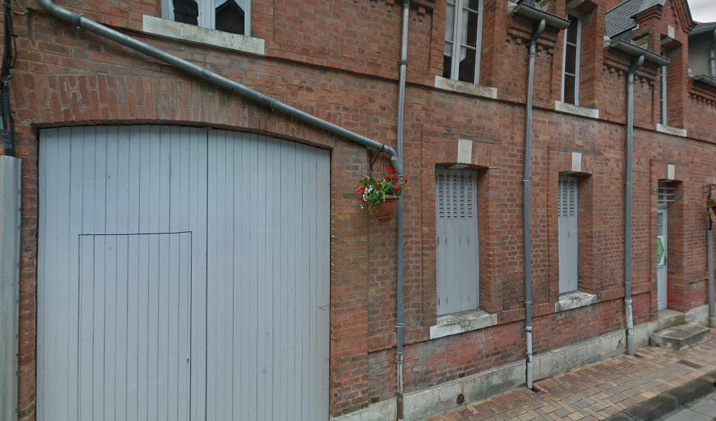 Retrouvez toutes les informations de contacts et horaires d&rsquo;ouverture pour La Poste Agence Communale BRINON SUR SAULDRE Mairie situé à Brinon sur sauldre dans le département Cher (18). Pour effectuer envoyer vos colis (colissimo, chronopost, suivi colis), une gestion bancaire [&hellip;]