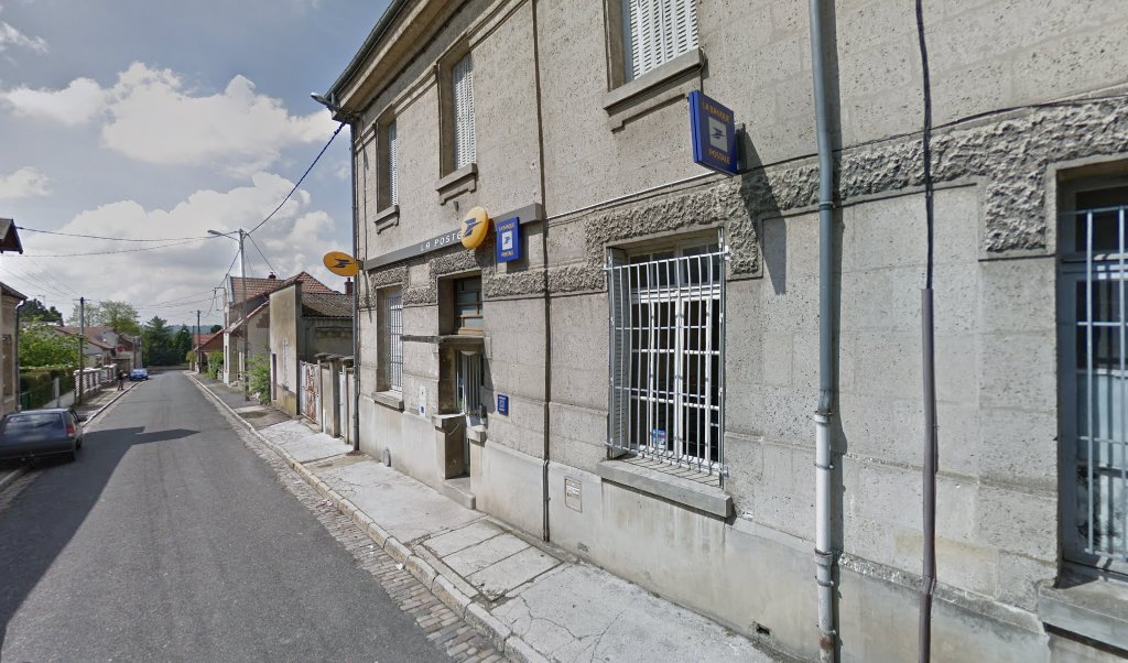 Retrouvez toutes les informations de contacts et horaires d&rsquo;ouverture pour La Poste FOLEMBRAY situé à Folembray dans le département Aisne (02). Pour effectuer envoyer vos colis (colissimo, chronopost, suivi colis), une gestion bancaire (banque postal, French Bank), votre courrier (suivi [&hellip;]
