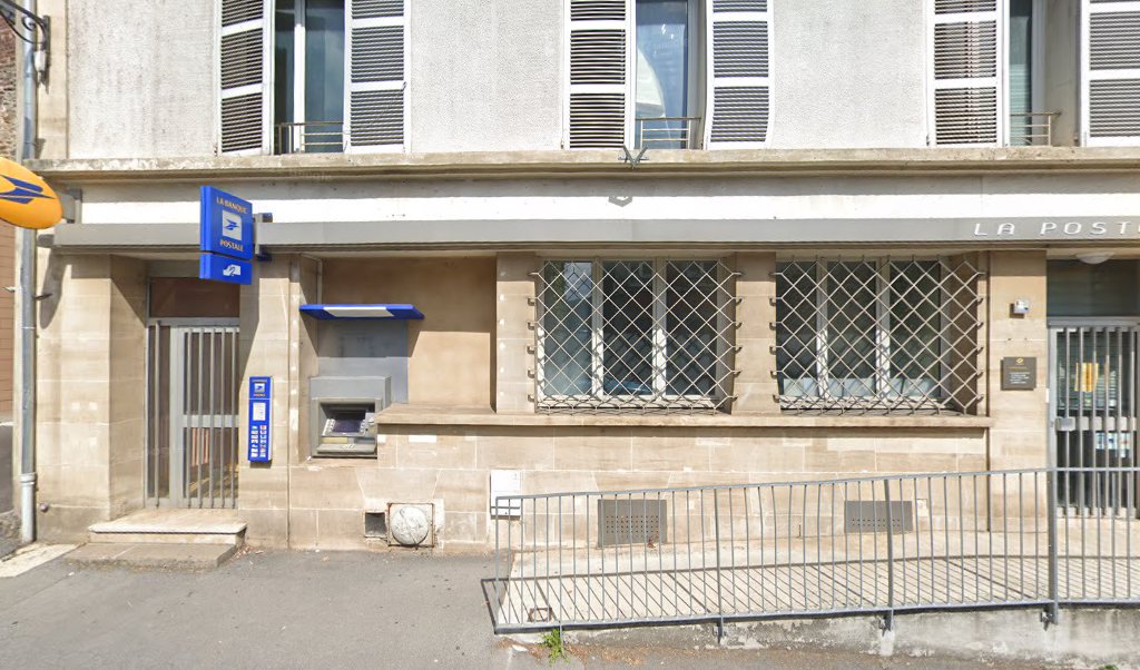 Retrouvez toutes les informations de contacts et horaires d&rsquo;ouverture pour La Poste REVIN situé à Revin dans le département Ardennes (08). Pour effectuer envoyer vos colis (colissimo, chronopost, suivi colis), une gestion bancaire (banque postal, French Bank), votre courrier (suivi [&hellip;]