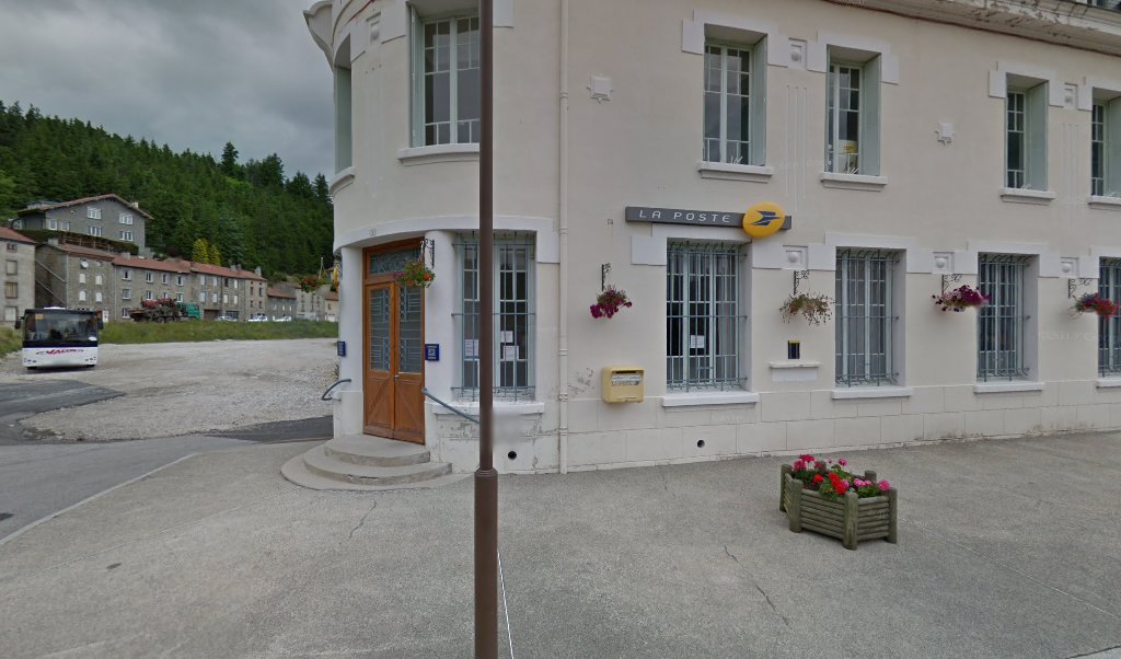 Retrouvez toutes les informations de contacts et horaires d&rsquo;ouverture pour La Poste Agence Communale RIOTORD Mairie situé à Riotord dans le département Haute-Loire (43). Pour effectuer envoyer vos colis (colissimo, chronopost, suivi colis), une gestion bancaire (banque postal, French Bank), [&hellip;]