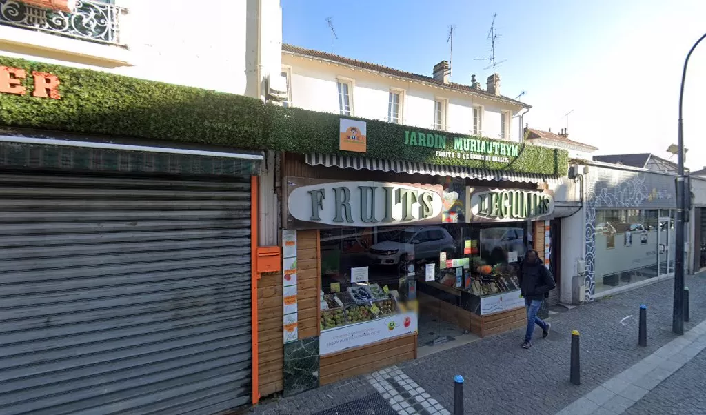 Retrouvez toutes les informations de contacts et horaires d&rsquo;ouverture pour Relais Pickup JARDIN MURIAUTHYM situé à Les mureaux dans le département Yvelines (78). Pour effectuer envoyer vos colis (colissimo, chronopost, suivi colis), une gestion bancaire (banque postal, French Bank), votre [&hellip;]
