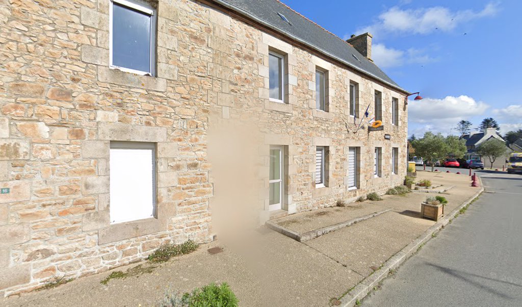 Retrouvez toutes les informations de contacts et horaires d&rsquo;ouverture pour La Poste Agence Communale KERMARIA SULARD Mairie situé à Kermaria sulard dans le département Côtes d&rsquo;Armor (22). Pour effectuer envoyer vos colis (colissimo, chronopost, suivi colis), une gestion bancaire (banque [&hellip;]