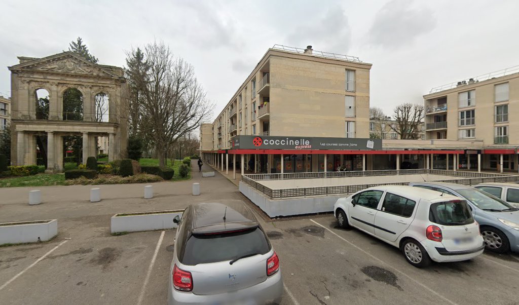 Retrouvez toutes les informations de contacts et horaires d&rsquo;ouverture pour La Poste Agence Communale LA CELLE ST CLOUD Mairie situé à La celle st cloud dans le département Yvelines (78). Pour effectuer envoyer vos colis (colissimo, chronopost, suivi colis), une [&hellip;]