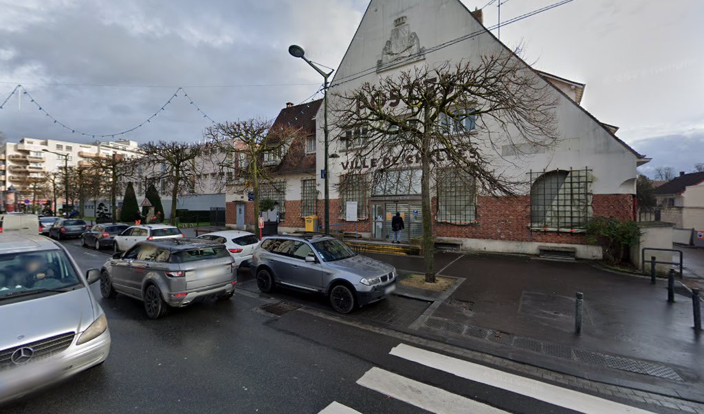 Retrouvez toutes les informations de contacts et horaires d&rsquo;ouverture pour La Poste CHELLES PRINCIPAL situé à Chelles dans le département Seine-et-Marne (77). Pour effectuer envoyer vos colis (colissimo, chronopost, suivi colis), une gestion bancaire (banque postal, French Bank), votre courrier [&hellip;]