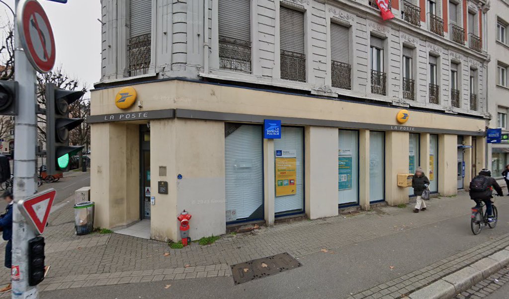 Retrouvez toutes les informations de contacts et horaires d&rsquo;ouverture pour La Poste STRASBOURG FORET NOIRE situé à Strasbourg dans le département Bas-Rhin (67). Pour effectuer envoyer vos colis (colissimo, chronopost, suivi colis), une gestion bancaire (banque postal, French Bank), votre [&hellip;]