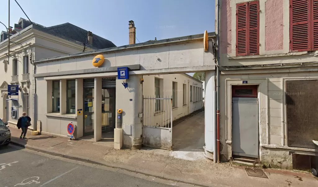 Retrouvez toutes les informations de contacts et horaires d&rsquo;ouverture pour La Poste DOURDAN situé à Dourdan dans le département Essonne (91). Pour effectuer envoyer vos colis (colissimo, chronopost, suivi colis), une gestion bancaire (banque postal, French Bank), votre courrier (suivi [&hellip;]