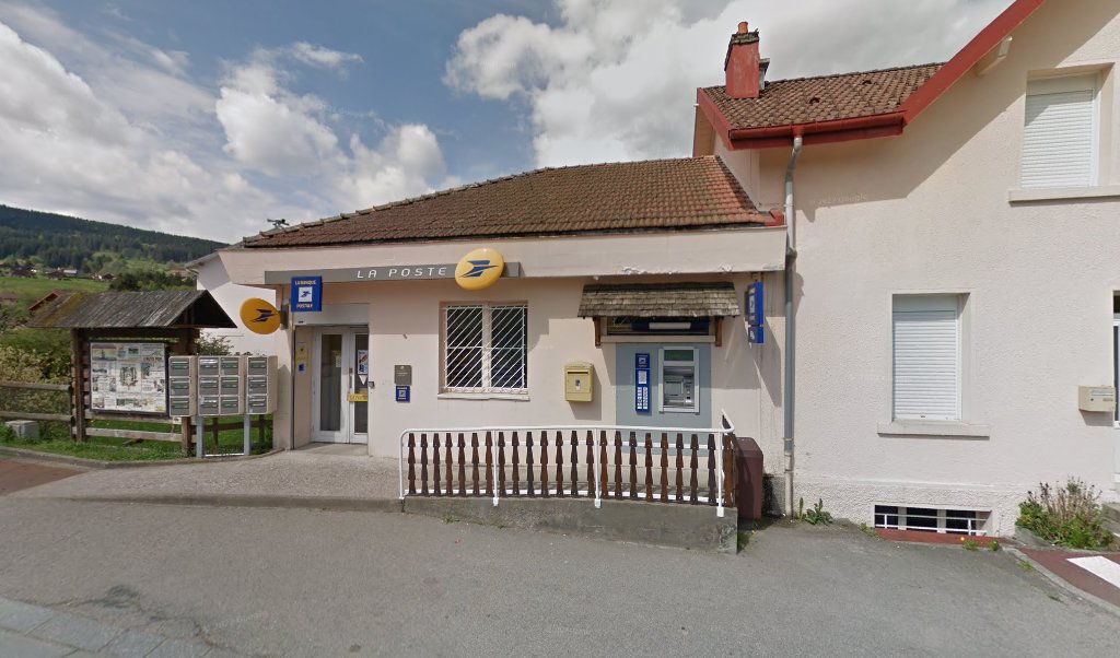 Retrouvez toutes les informations de contacts et horaires d&rsquo;ouverture pour La Poste XONRUPT LONGEMER situé à Xonrupt longemer dans le département Vosges (88). Pour effectuer envoyer vos colis (colissimo, chronopost, suivi colis), une gestion bancaire (banque postal, French Bank), votre [&hellip;]
