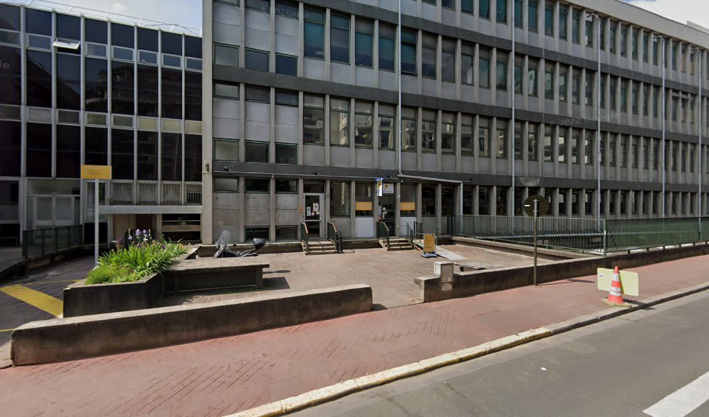Retrouvez toutes les informations de contacts et horaires d&rsquo;ouverture pour La Poste Espace Clients Pro LEVALLOIS PERRET DISTRI PDC1 situé à Levallois perret dans le département Hauts-de-Seine (92). Pour effectuer envoyer vos colis (colissimo, chronopost, suivi colis), une gestion bancaire [&hellip;]