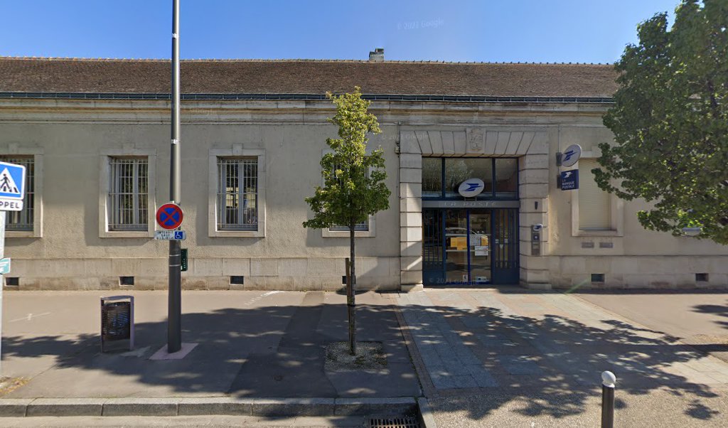 Retrouvez toutes les informations de contacts et horaires d&rsquo;ouverture pour La Poste JOIGNY situé à Joigny dans le département Yonne (89). Pour effectuer envoyer vos colis (colissimo, chronopost, suivi colis), une gestion bancaire (banque postal, French Bank), votre courrier (suivi [&hellip;]
