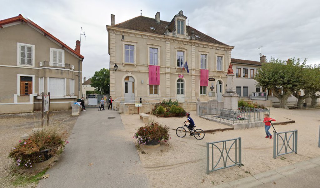 Retrouvez toutes les informations de contacts et horaires d&rsquo;ouverture pour La Poste Agence Communale RULLY Mairie situé à Rully dans le département Saône-et-Loire (71). Pour effectuer envoyer vos colis (colissimo, chronopost, suivi colis), une gestion bancaire (banque postal, French Bank), [&hellip;]