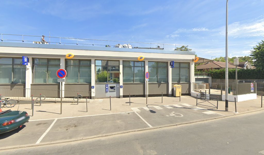 Retrouvez toutes les informations de contacts et horaires d&rsquo;ouverture pour La Poste BRY SUR MARNE situé à Bry sur marne dans le département Val-de-Marne (94). Pour effectuer envoyer vos colis (colissimo, chronopost, suivi colis), une gestion bancaire (banque postal, French [&hellip;]