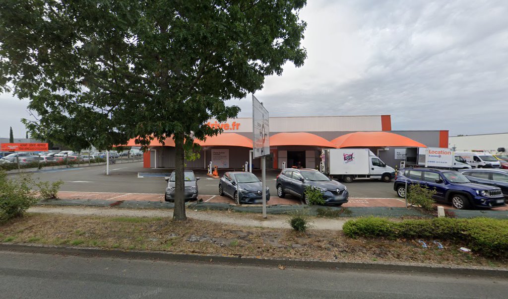 Retrouvez toutes les informations de contacts et horaires d&rsquo;ouverture pour Relais Pickup LECLERC ACC LOC LES PONTS-DE-CE situé à Les ponts de ce dans le département Maine-et-Loire (49). Pour effectuer envoyer vos colis (colissimo, chronopost, suivi colis), une gestion bancaire [&hellip;]