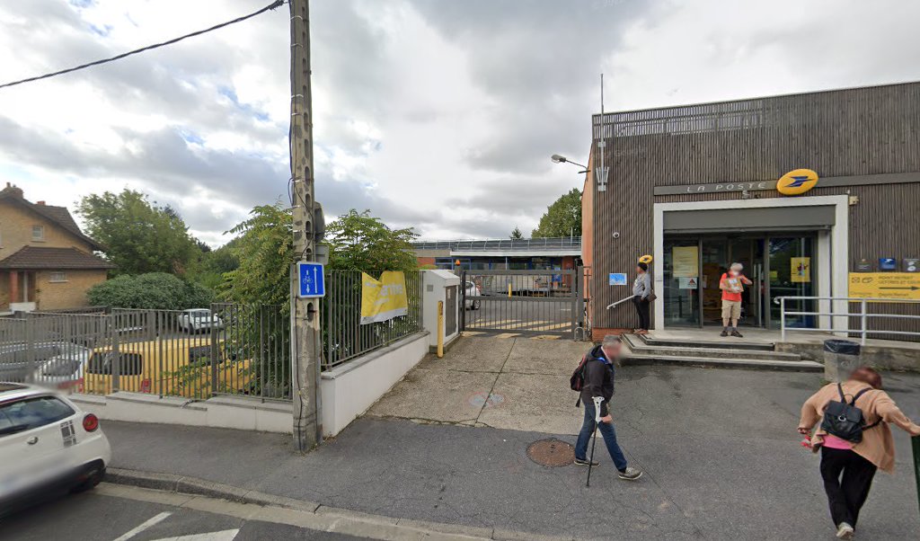 Retrouvez toutes les informations de contacts et horaires d&rsquo;ouverture pour La Poste Espace Clients Pro PALAISEAU PDC1 situé à Palaiseau dans le département Essonne (91). Pour effectuer envoyer vos colis (colissimo, chronopost, suivi colis), une gestion bancaire (banque postal, French [&hellip;]