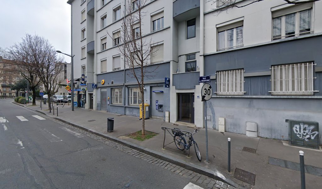Retrouvez toutes les informations de contacts et horaires d&rsquo;ouverture pour La Poste LYON DAUPHINE situé à Lyon dans le département Rhône (69). Pour effectuer envoyer vos colis (colissimo, chronopost, suivi colis), une gestion bancaire (banque postal, French Bank), votre courrier [&hellip;]