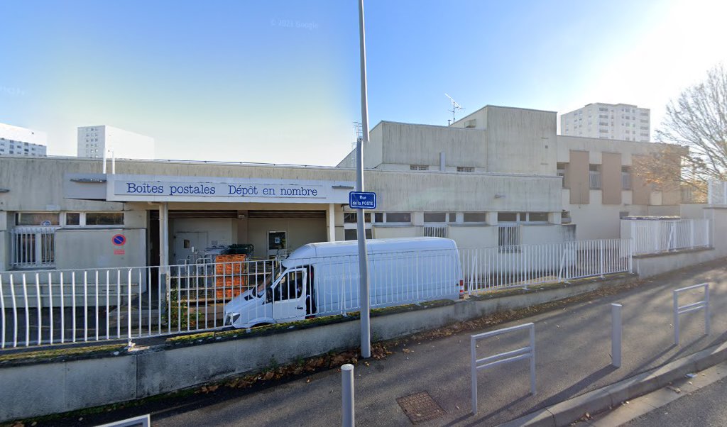 Retrouvez toutes les informations de contacts et horaires d&rsquo;ouverture pour La Poste Espace Clients Pro VANDOEUVRE LES NANCY PDC1 situé à Vandoeuvre les nancy dans le département Meurthe-et-Moselle (54). Pour effectuer envoyer vos colis (colissimo, chronopost, suivi colis), une gestion [&hellip;]