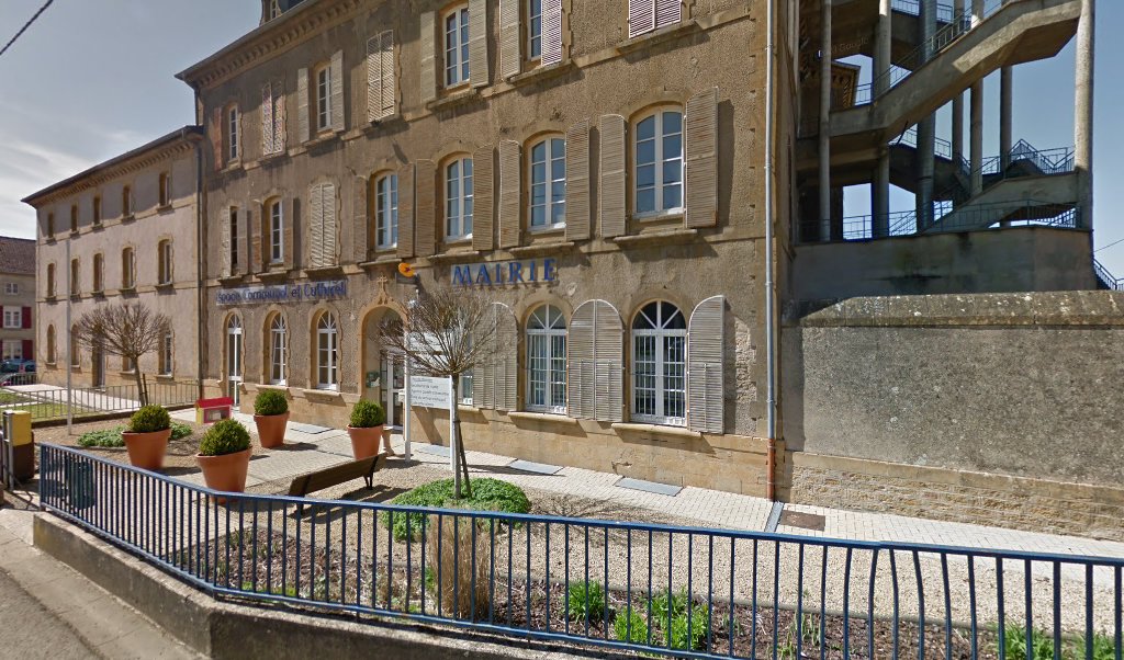 Retrouvez toutes les informations de contacts et horaires d&rsquo;ouverture pour La Poste Agence Communale FILLIERES Mairie situé à Fillieres dans le département Meurthe-et-Moselle (54). Pour effectuer envoyer vos colis (colissimo, chronopost, suivi colis), une gestion bancaire (banque postal, French Bank), [&hellip;]