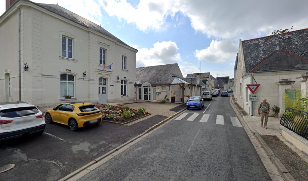 Retrouvez toutes les informations de contacts et horaires d&rsquo;ouverture pour La Poste Agence Communale RIVARENNES Mairie situé à Rivarennes dans le département Indre-et-Loire (37). Pour effectuer envoyer vos colis (colissimo, chronopost, suivi colis), une gestion bancaire (banque postal, French Bank), [&hellip;]