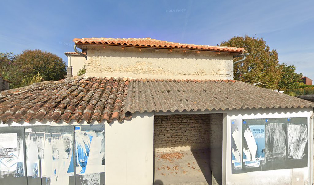 Retrouvez toutes les informations de contacts et horaires d&rsquo;ouverture pour La Poste Agence Communale LONZAC Mairie situé à Lonzac dans le département Charente-Maritime (17). Pour effectuer envoyer vos colis (colissimo, chronopost, suivi colis), une gestion bancaire (banque postal, French Bank), [&hellip;]