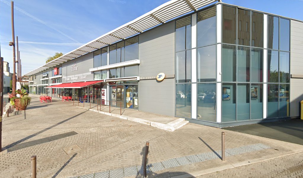Retrouvez toutes les informations de contacts et horaires d&rsquo;ouverture pour La Poste LES HERBIERS situé à Les herbiers dans le département Vendée (85). Pour effectuer envoyer vos colis (colissimo, chronopost, suivi colis), une gestion bancaire (banque postal, French Bank), votre [&hellip;]