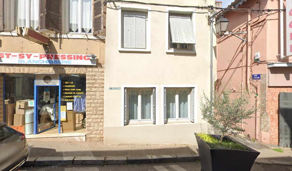 Retrouvez toutes les informations de contacts et horaires d&rsquo;ouverture pour Relais Pickup ST SY PRESSING situé à Saint-symphorien-d ozon dans le département Rhône (69). Pour effectuer envoyer vos colis (colissimo, chronopost, suivi colis), une gestion bancaire (banque postal, French Bank), [&hellip;]