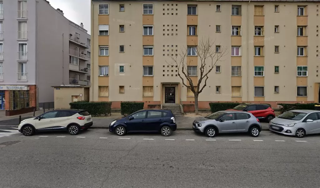 Retrouvez toutes les informations de contacts et horaires d&rsquo;ouverture pour Relais Pickup JARDIROCHE situé à Martigues dans le département Bouches-du-Rhône (13). Pour effectuer envoyer vos colis (colissimo, chronopost, suivi colis), une gestion bancaire (banque postal, French Bank), votre courrier (suivi [&hellip;]