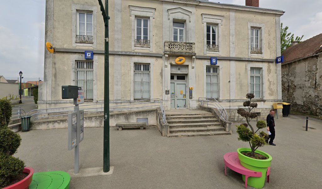 Retrouvez toutes les informations de contacts et horaires d&rsquo;ouverture pour La Poste SAINT SOUPPLETS situé à St soupplets dans le département Seine-et-Marne (77). Pour effectuer envoyer vos colis (colissimo, chronopost, suivi colis), une gestion bancaire (banque postal, French Bank), votre [&hellip;]