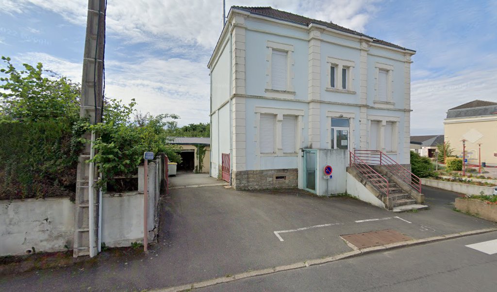 Retrouvez toutes les informations de contacts et horaires d&rsquo;ouverture pour La Poste SAINT VALLIER situé à St vallier dans le département Saône-et-Loire (71). Pour effectuer envoyer vos colis (colissimo, chronopost, suivi colis), une gestion bancaire (banque postal, French Bank), votre [&hellip;]