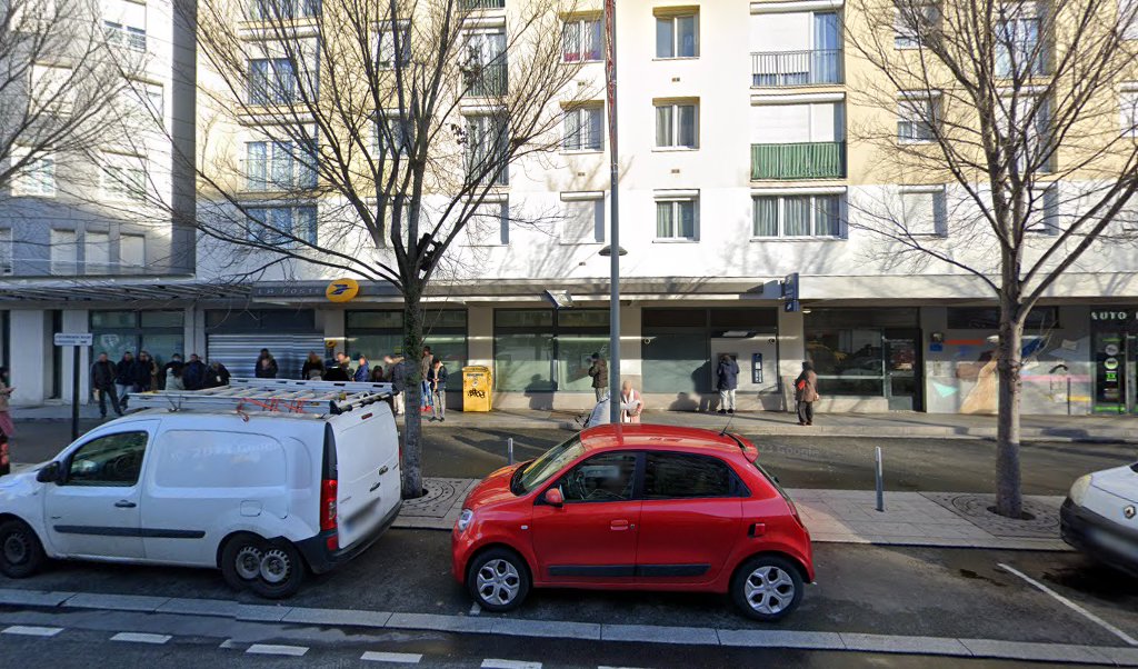 Retrouvez toutes les informations de contacts et horaires d&rsquo;ouverture pour La Poste ARGENTEUIL UTRILLO situé à Argenteuil dans le département Val-D&rsquo;Oise (95). Pour effectuer envoyer vos colis (colissimo, chronopost, suivi colis), une gestion bancaire (banque postal, French Bank), votre courrier [&hellip;]