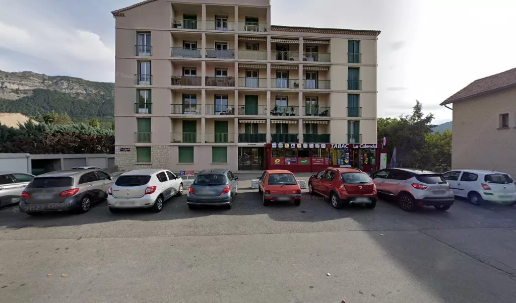 Retrouvez toutes les informations de contacts et horaires d&rsquo;ouverture pour La Poste Relais SISTERON CALENDAL situé à Sisteron dans le département Alpes-de-Haute-Provence (04). Pour effectuer envoyer vos colis (colissimo, chronopost, suivi colis), une gestion bancaire (banque postal, French Bank), votre [&hellip;]