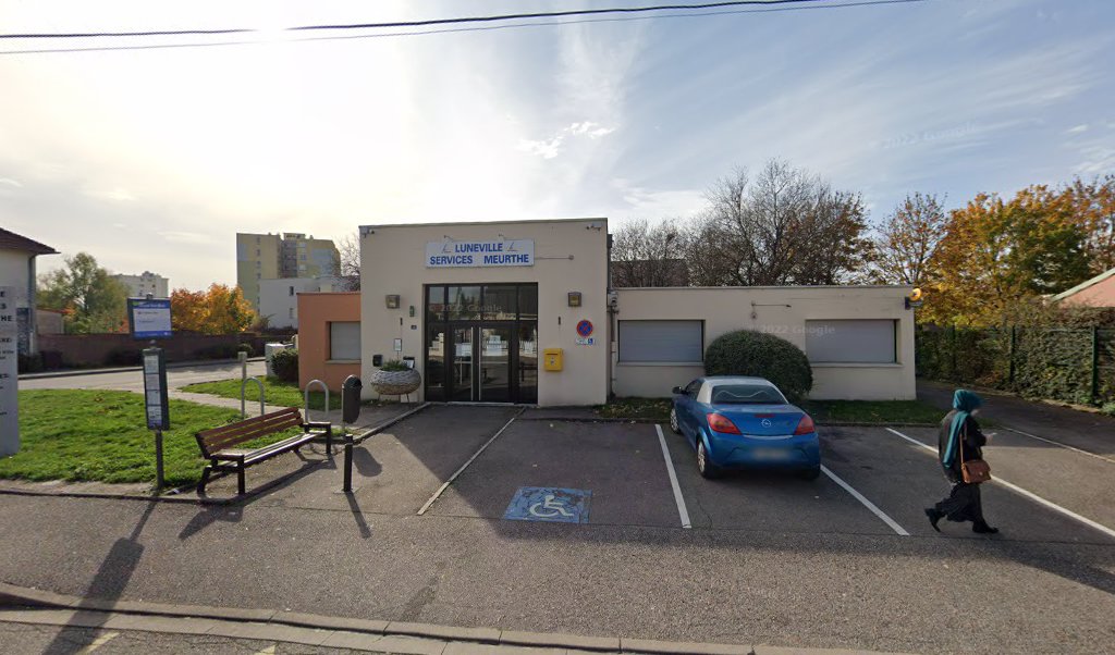 Retrouvez toutes les informations de contacts et horaires d&rsquo;ouverture pour La Poste Agence Communale LUNEVILLE Mairie situé à Luneville dans le département Meurthe-et-Moselle (54). Pour effectuer envoyer vos colis (colissimo, chronopost, suivi colis), une gestion bancaire (banque postal, French Bank), [&hellip;]