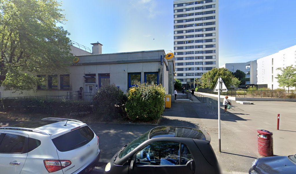 Retrouvez toutes les informations de contacts et horaires d&rsquo;ouverture pour La Poste BONDY PRINCIPAL situé à Bondy dans le département Seine-Saint-Denis (93). Pour effectuer envoyer vos colis (colissimo, chronopost, suivi colis), une gestion bancaire (banque postal, French Bank), votre courrier [&hellip;]