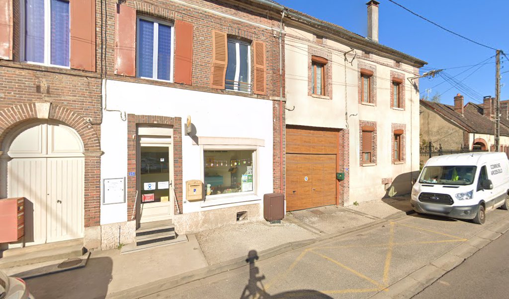 Retrouvez toutes les informations de contacts et horaires d&rsquo;ouverture pour La Poste Agence Communale ARCES DILO Mairie situé à Arces dilo dans le département Yonne (89). Pour effectuer envoyer vos colis (colissimo, chronopost, suivi colis), une gestion bancaire (banque postal, [&hellip;]