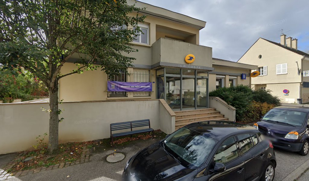 Retrouvez toutes les informations de contacts et horaires d&rsquo;ouverture pour La Poste SENNECEY LE GRAND situé à Sennecey le grand dans le département Saône-et-Loire (71). Pour effectuer envoyer vos colis (colissimo, chronopost, suivi colis), une gestion bancaire (banque postal, French [&hellip;]