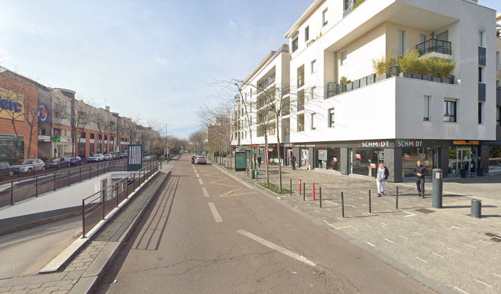 Retrouvez toutes les informations de contacts et horaires d&rsquo;ouverture pour La Poste RUEIL BOUGAINVILLEES situé à Rueil malmaison dans le département Hauts-de-Seine (92). Pour effectuer envoyer vos colis (colissimo, chronopost, suivi colis), une gestion bancaire (banque postal, French Bank), votre [&hellip;]
