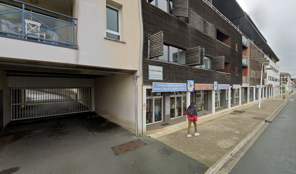 Retrouvez toutes les informations de contacts et horaires d&rsquo;ouverture pour Relais Pickup L ART LEQUIN situé à Rochefort dans le département Charente-Maritime (17). Pour effectuer envoyer vos colis (colissimo, chronopost, suivi colis), une gestion bancaire (banque postal, French Bank), votre [&hellip;]
