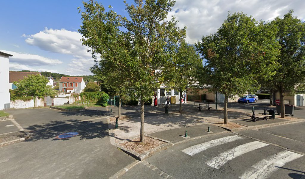 Retrouvez toutes les informations de contacts et horaires d&rsquo;ouverture pour La Poste CHAMPAGNE SUR SEINE situé à Champagne sur seine dans le département Seine-et-Marne (77). Pour effectuer envoyer vos colis (colissimo, chronopost, suivi colis), une gestion bancaire (banque postal, French [&hellip;]