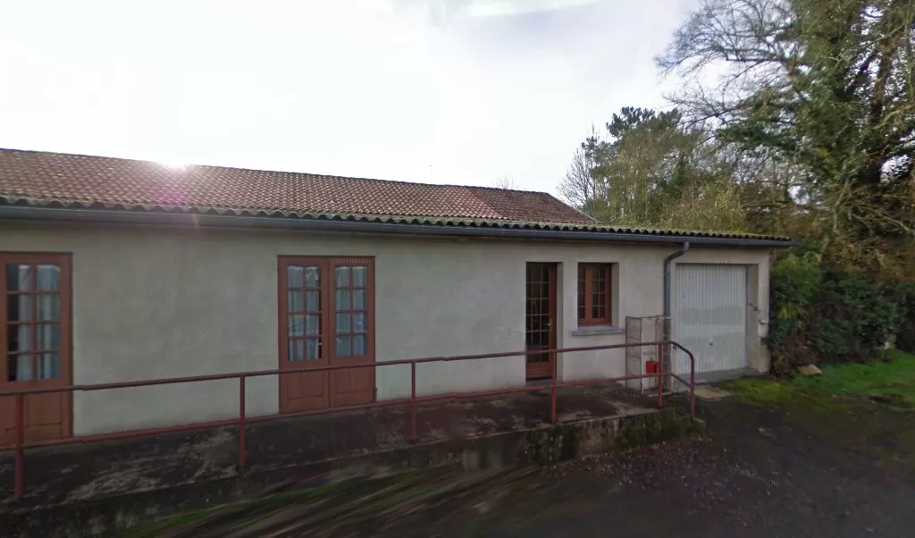 Retrouvez toutes les informations de contacts et horaires d&rsquo;ouverture pour La Poste Agence Communale BEAUPOUYET Mairie situé à Beaupouyet dans le département Dordogne (24). Pour effectuer envoyer vos colis (colissimo, chronopost, suivi colis), une gestion bancaire (banque postal, French Bank), [&hellip;]