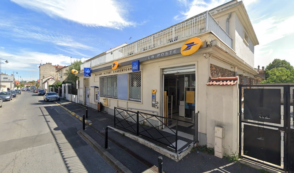Retrouvez toutes les informations de contacts et horaires d&rsquo;ouverture pour La Poste MAISONS ALFORT CHARENTONNEAU situé à Maisons alfort dans le département Val-de-Marne (94). Pour effectuer envoyer vos colis (colissimo, chronopost, suivi colis), une gestion bancaire (banque postal, French Bank), [&hellip;]