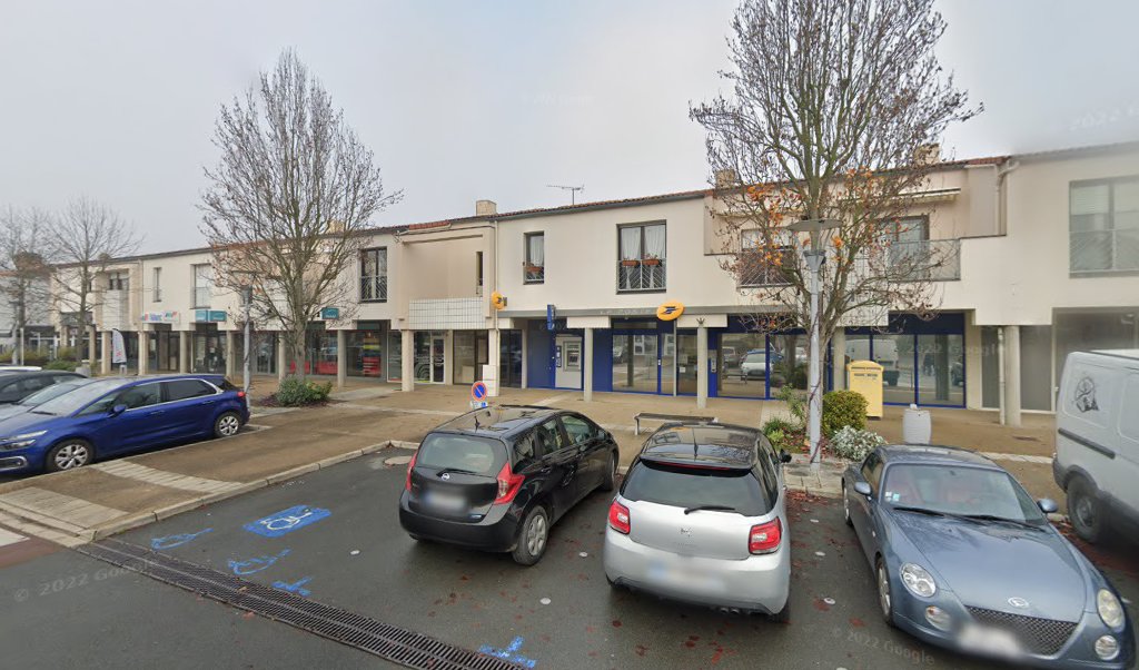Retrouvez toutes les informations de contacts et horaires d&rsquo;ouverture pour La Poste CHANTONNAY situé à Chantonnay dans le département Vendée (85). Pour effectuer envoyer vos colis (colissimo, chronopost, suivi colis), une gestion bancaire (banque postal, French Bank), votre courrier (suivi [&hellip;]