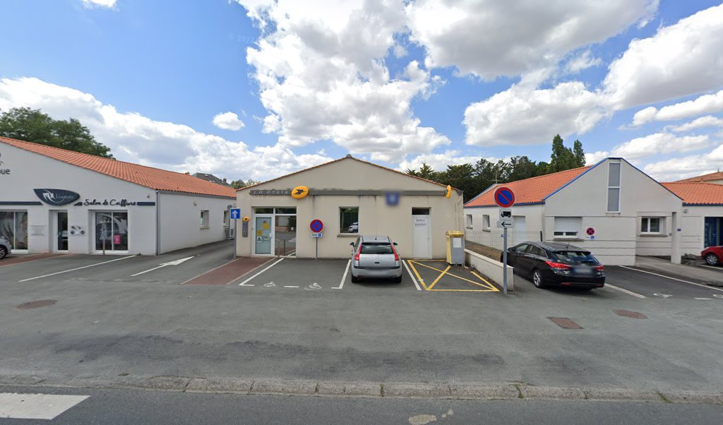 Retrouvez toutes les informations de contacts et horaires d&rsquo;ouverture pour La Poste L HERBERGEMENT situé à L herbergement dans le département Vendée (85). Pour effectuer envoyer vos colis (colissimo, chronopost, suivi colis), une gestion bancaire (banque postal, French Bank), votre [&hellip;]