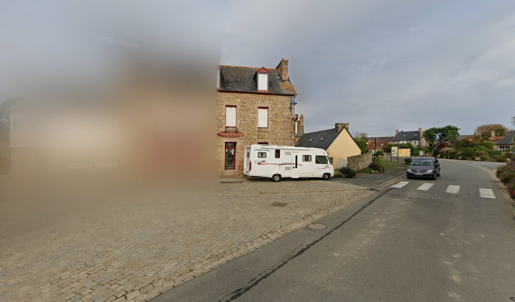 Retrouvez toutes les informations de contacts et horaires d&rsquo;ouverture pour La Poste Agence Communale CAMLEZ Mairie situé à Camlez dans le département Côtes d&rsquo;Armor (22). Pour effectuer envoyer vos colis (colissimo, chronopost, suivi colis), une gestion bancaire (banque postal, French [&hellip;]