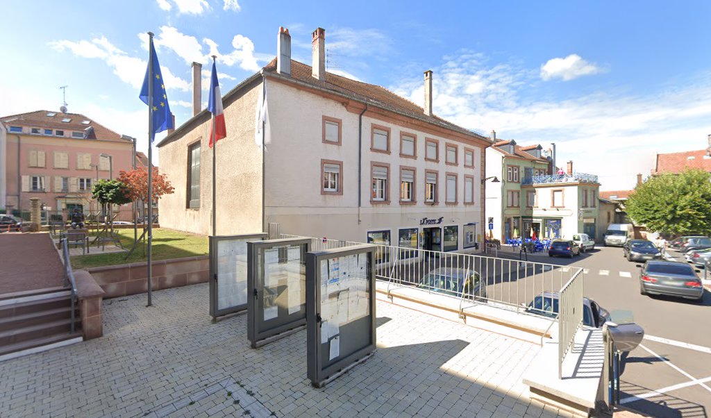 Retrouvez toutes les informations de contacts et horaires d&rsquo;ouverture pour La Poste SARREBOURG MESSMER situé à Sarrebourg dans le département Moselle (57). Pour effectuer envoyer vos colis (colissimo, chronopost, suivi colis), une gestion bancaire (banque postal, French Bank), votre courrier [&hellip;]